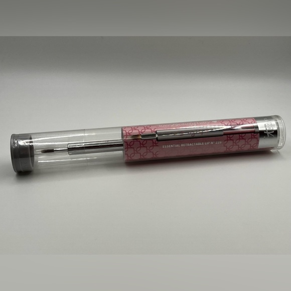 NWT it Cosmetics Airbrush Essential Retractable Lip Brush #146 - Picture 3 of 5